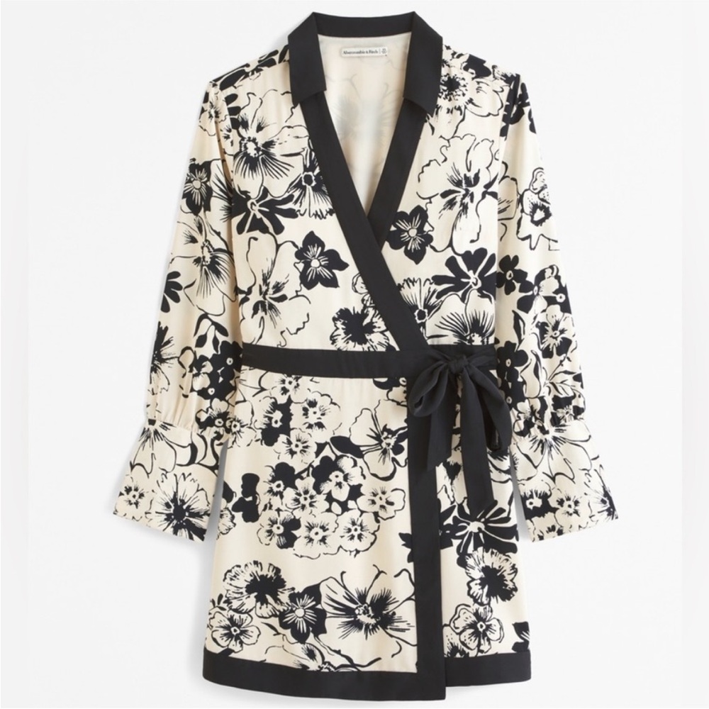 NWT Abercrombie & Fitch Black and Cream Floral Kimono Wrap Dress